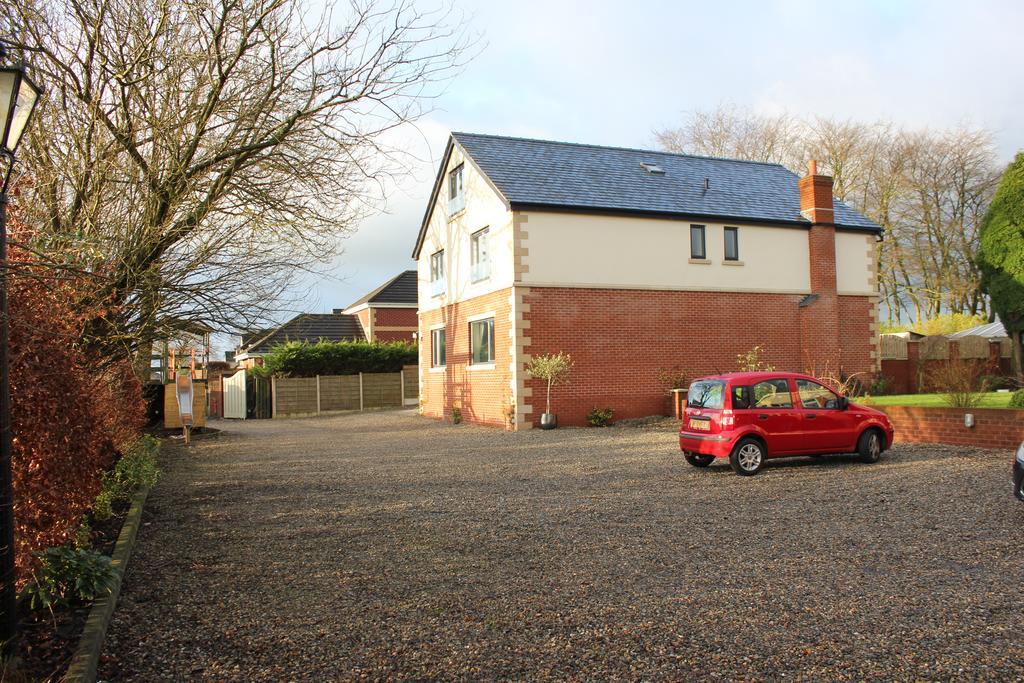 Fifty One And A Half Boutique B&B Clitheroe Bagian luar foto