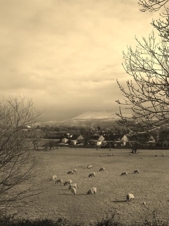 Fifty One And A Half Boutique B&B Clitheroe Bagian luar foto